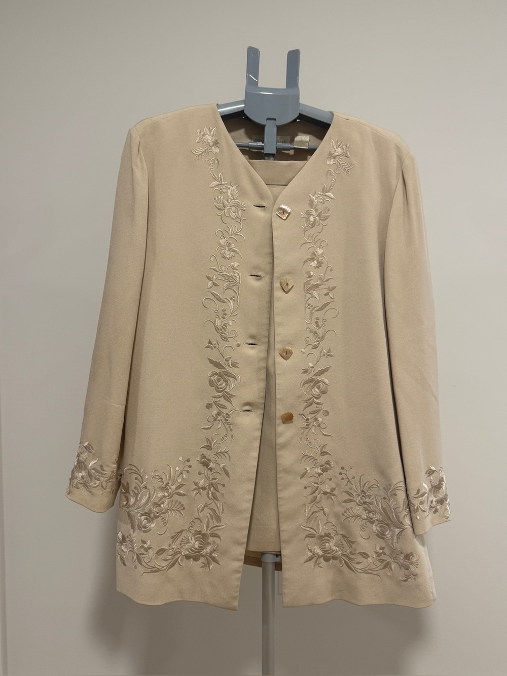 Vintage Dana Buchman Embroidered Beige Cream Skirt Suit 100% Silk